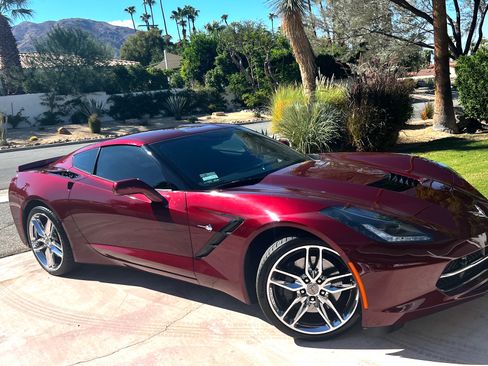 Used 2017 Chevrolet Corvette Stingray Coupe RWD image 1