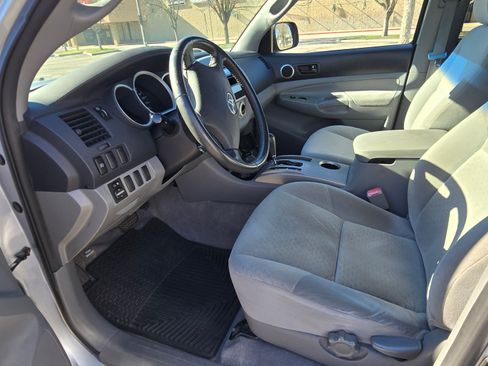 Used 2006 Toyota Tacoma PreRunner w/ SR5 Pkg #2 image 39