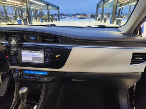 Used 2015 Toyota Corolla LE image 14