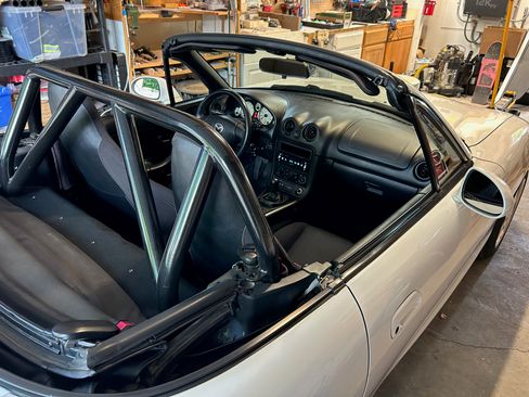 Used 2001 MAZDA MX-5 Miata RWD image 17
