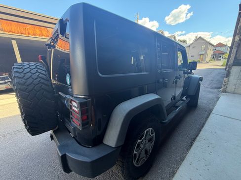 Used 2014 Jeep Wrangler Unlimited Rubicon w/ Max Tow Package AWD/4WD image 17