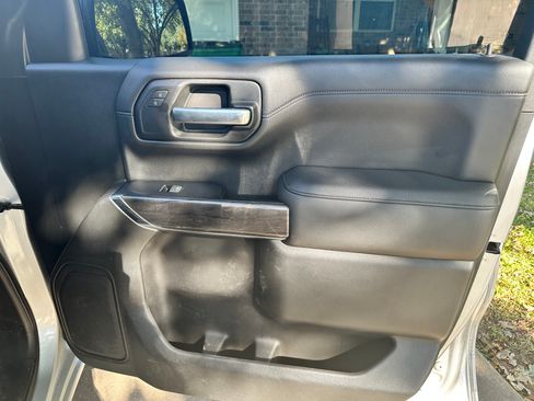 Used 2019 Chevrolet Silverado 1500 LTZ w/ LTZ Convenience Package image 17