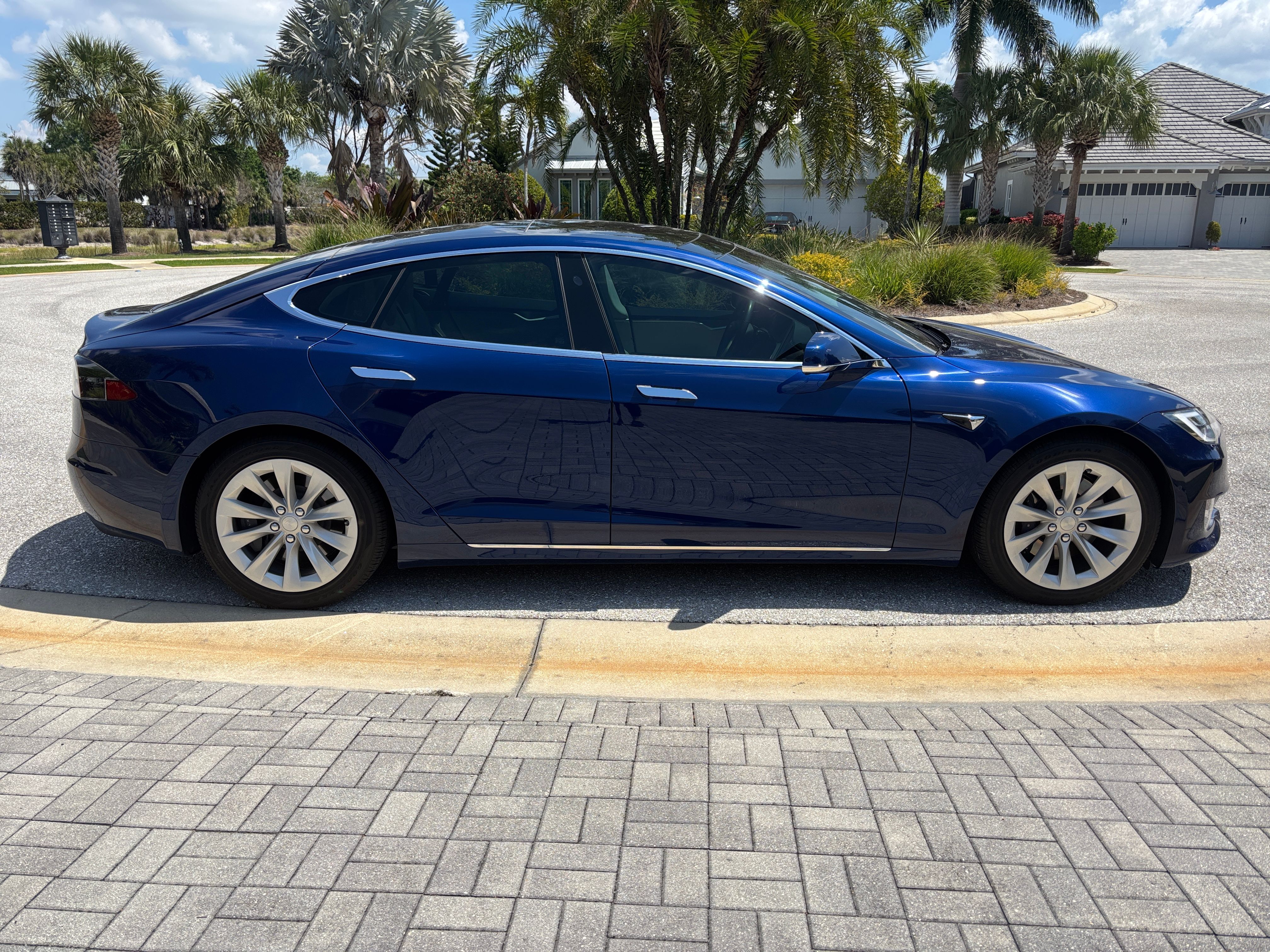 Used 2017 Tesla Model S 75D AWD/4WD image 18
