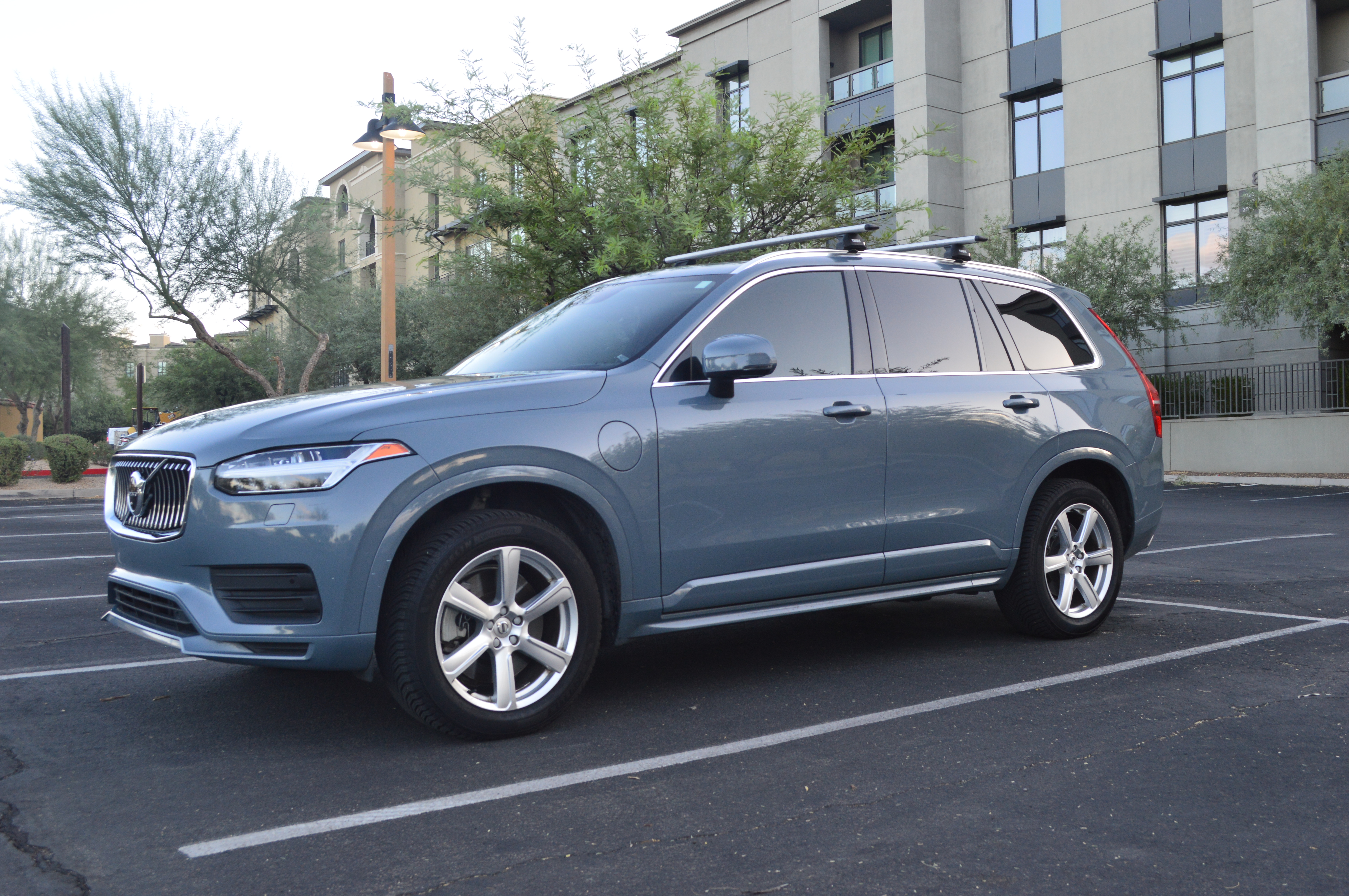 Used 2020 Volvo XC90 T8 Momentum AWD/4WD image 1