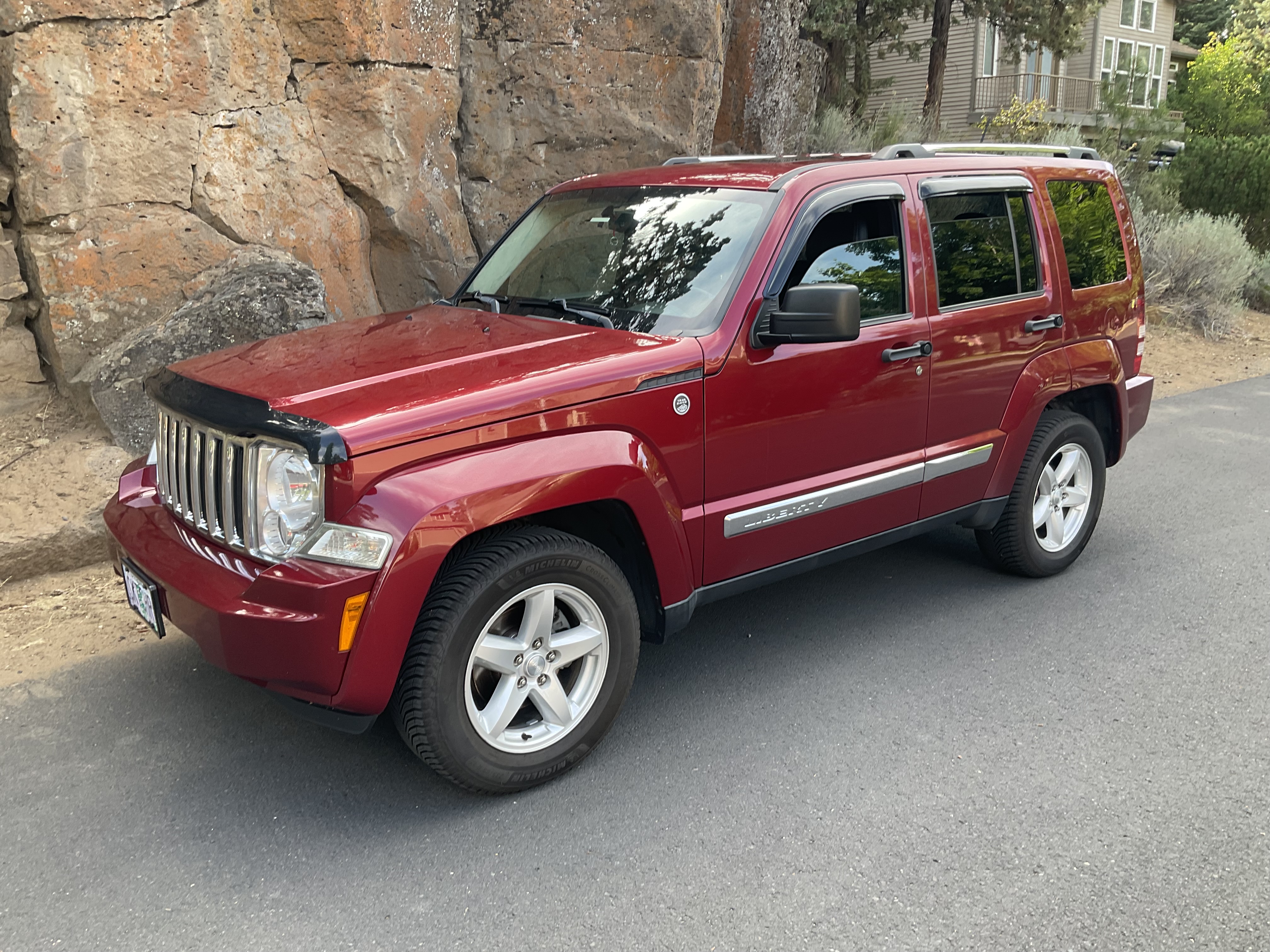 Used 2012 Jeep Liberty Limited w/ Comfort/Convenience Group AWD/4WD image 4