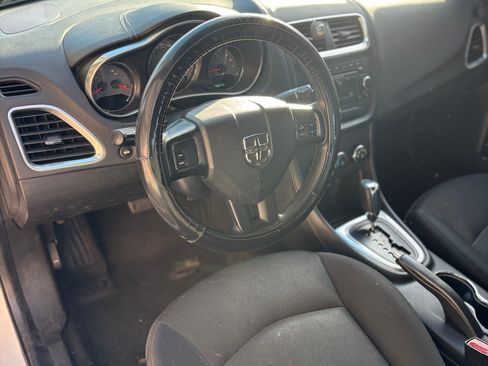 Used 2013 Dodge Avenger SE image 8