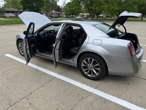 Used 2014 Chrysler 300 S AWD/4WD image 6