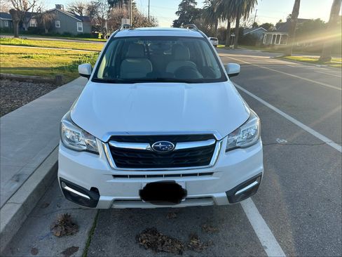 Used 2017 Subaru Forester 2.5i Premium image 2