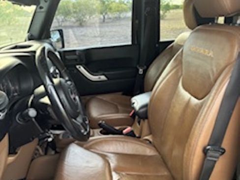 Used 2013 Jeep Wrangler Unlimited Sahara w/ Connectivity Group image 15