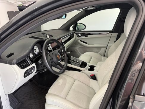 Used 2024 Porsche Macan Turbo AWD/4WD image 5