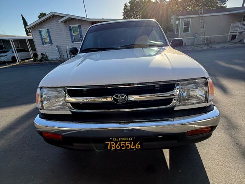 Used 1999 Toyota Tacoma 2WD Xtracab image 1