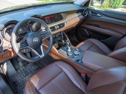 Used 2019 Alfa Romeo Stelvio Ti image 4