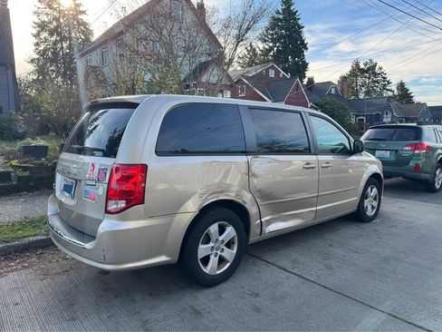 Used 2013 Dodge Grand Caravan SE image 4