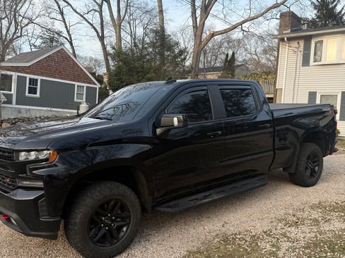 Used 2021 Chevrolet Silverado 1500 LT Trail Boss w/ Convenience Package II image 2