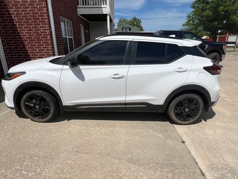 Used 2021 Nissan Kicks SR FWD image 2