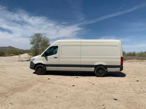 Used 2023 Mercedes-Benz Sprinter 2500 image 4