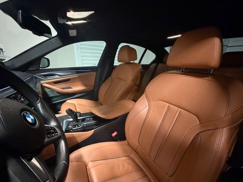 Used 2022 BMW M550i xDrive w/ Premium Package image 9