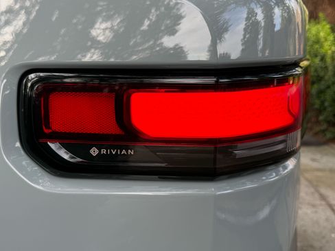 Used 2022 Rivian R1T Adventure image 9