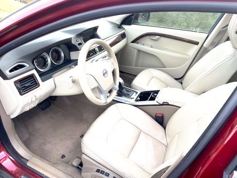 Used 2013 Volvo XC70 T6 Premier Plus image 2