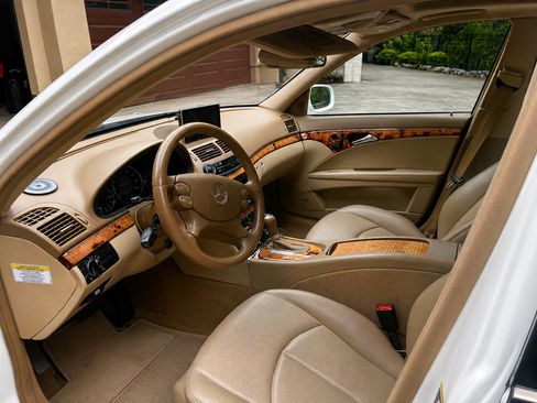 Used 2007 Mercedes-Benz E 350 4MATIC Sedan image 6