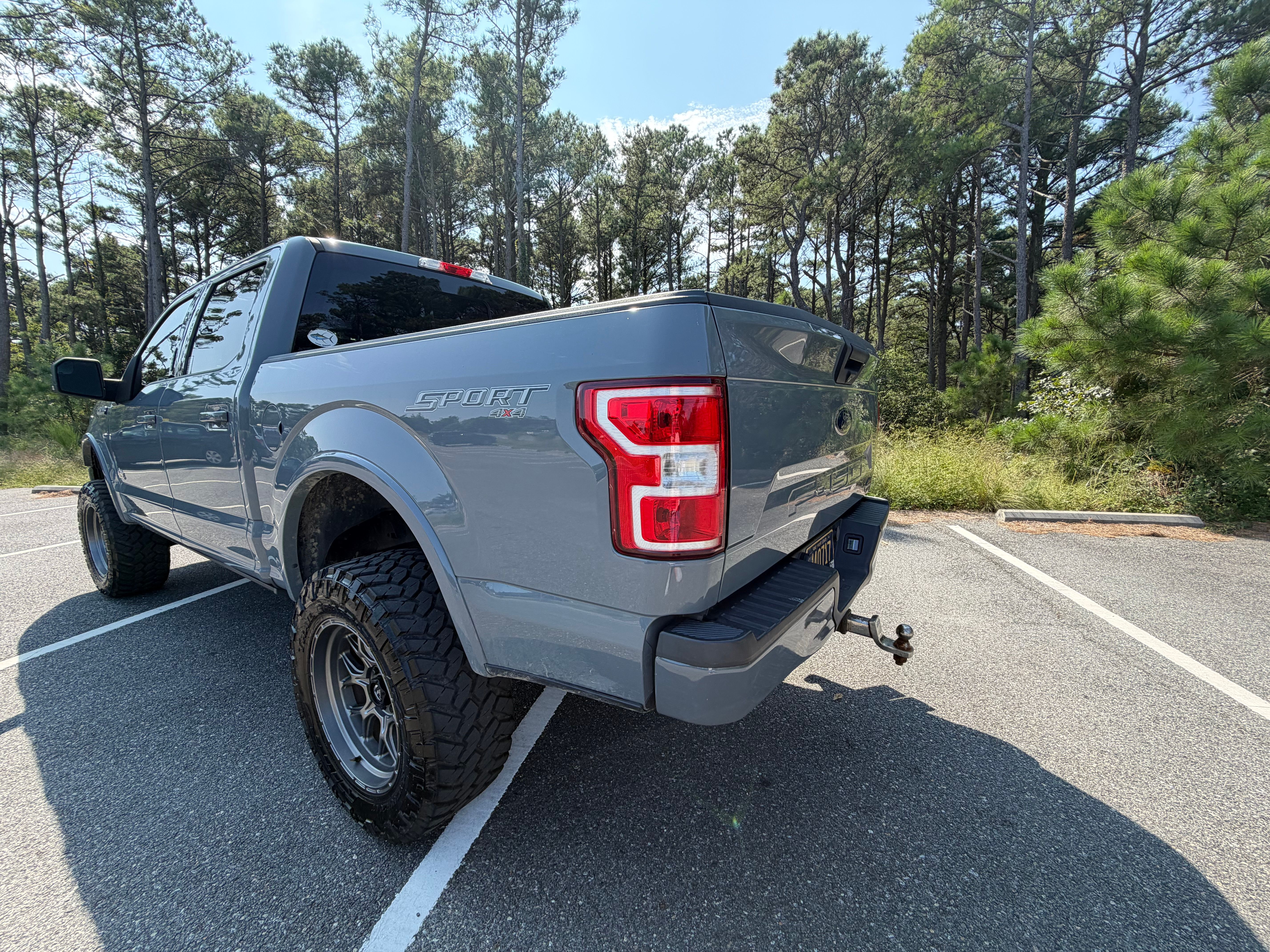 Used 2019 Ford F150 XLT w/ Equipment Group 302A Luxury AWD/4WD image 12