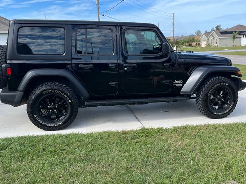 Used 2019 Jeep Wrangler Unlimited Sport S image 10