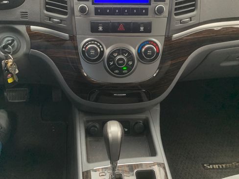 Used 2010 Hyundai Santa Fe SE image 10