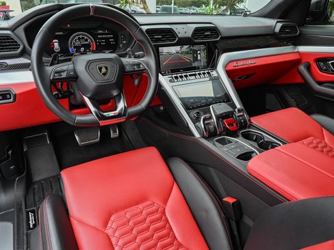 Used 2022 Lamborghini Urus image 2