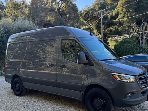 Used 2020 Mercedes-Benz Sprinter 2500 image 8