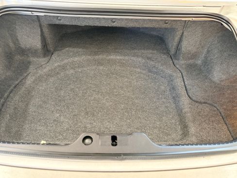 Used 2005 Ford Thunderbird RWD image 14