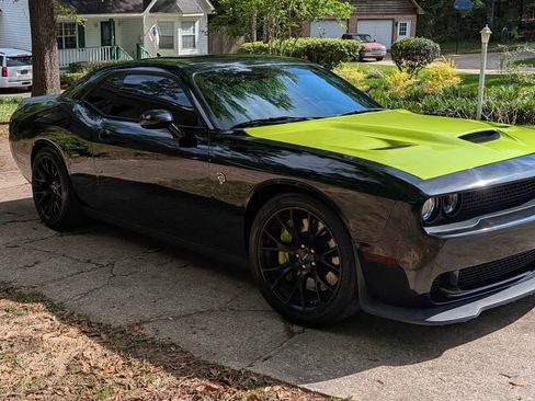 Used 2015 Dodge Challenger SRT Hellcat image 2