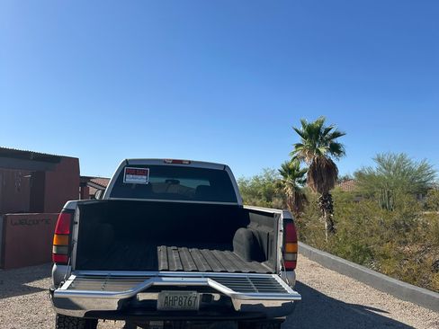 Used 2005 GMC Sierra 2500 SLT w/ Heavy-Duty Power Package AWD/4WD image 11