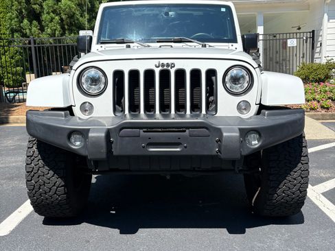 Used 2017 Jeep Wrangler Unlimited Sahara AWD/4WD image 4