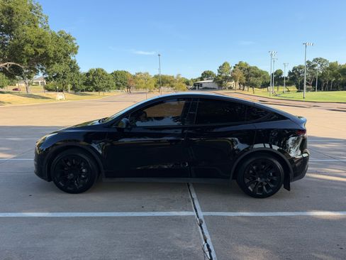 Used 2023 Tesla Model Y Long Range AWD/4WD image 9