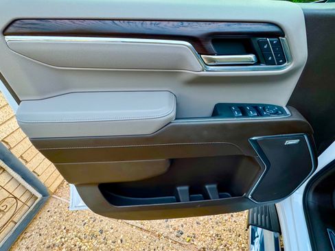 Used 2024 GMC Sierra 1500 SLT image 8