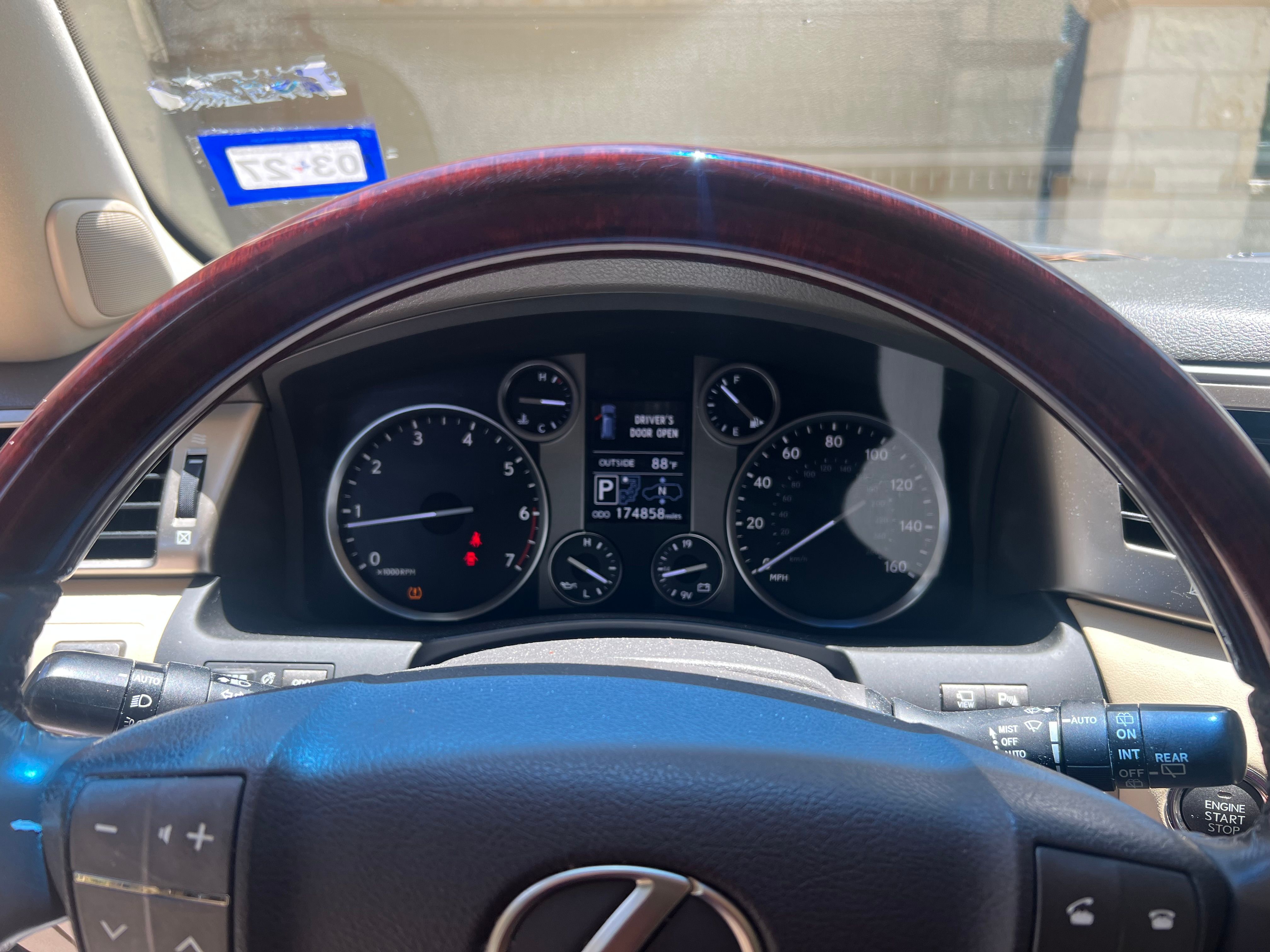 Used 2013 Lexus LX 570 4WD w/ Luxury Pkg w/Pre-crash image 8