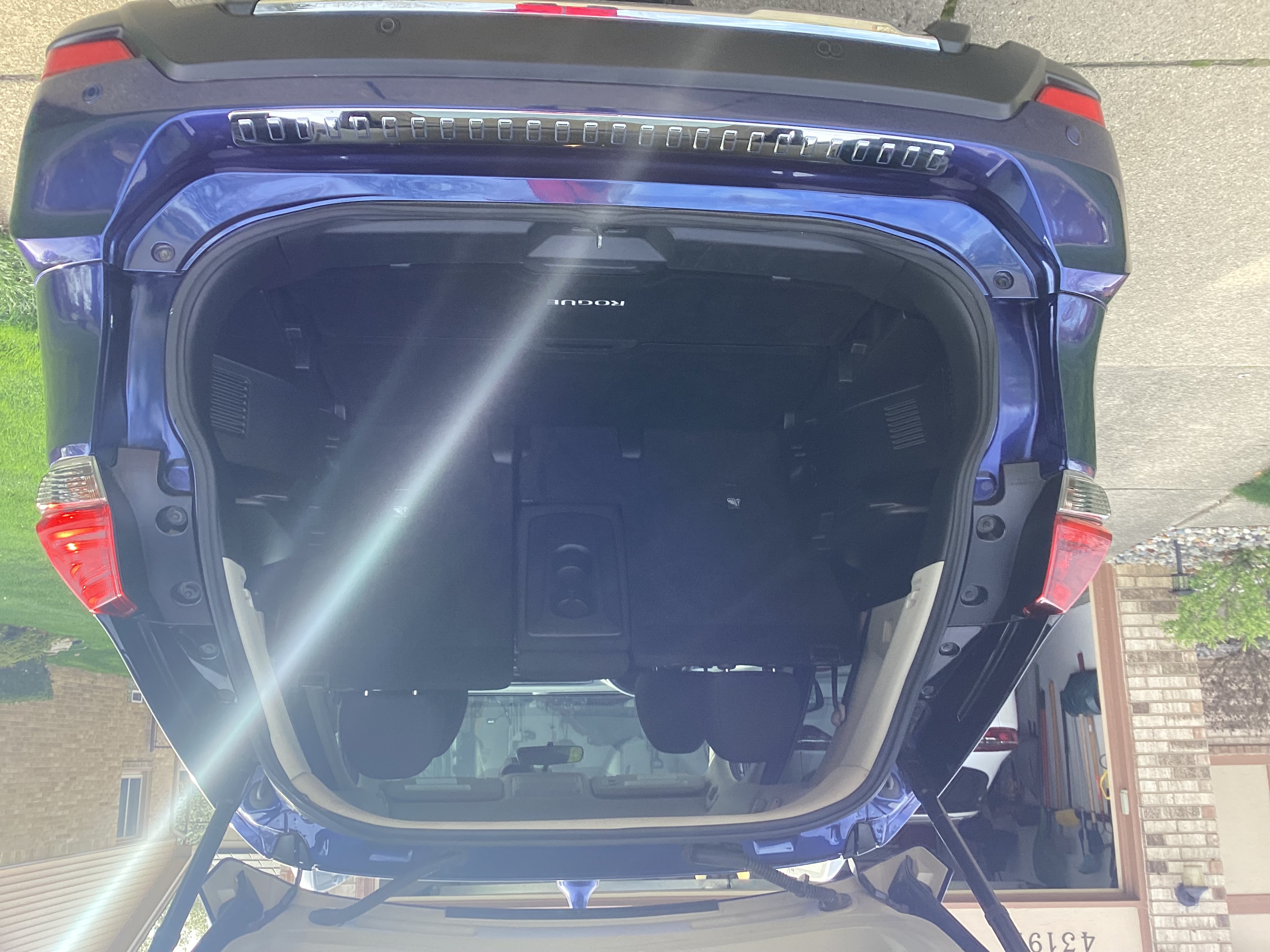 Used 2019 Nissan Rogue SV w/ Premium Package FWD image 6