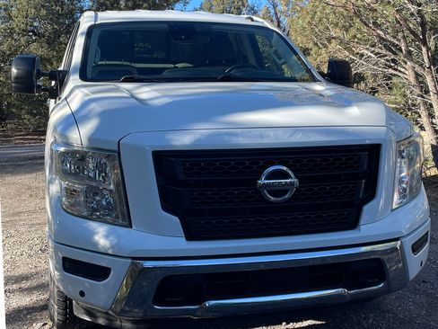 Used 2020 Nissan Titan SV w/ SV Convenience Package image 10