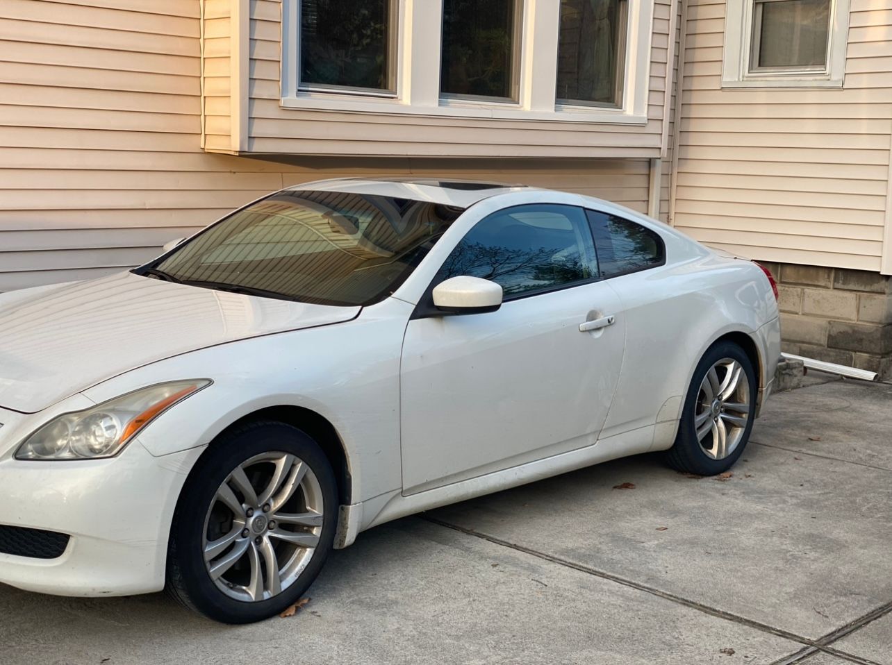 Used 2010 INFINITI G37 x Coupe w/ Premium Pkg AWD/4WD image 2