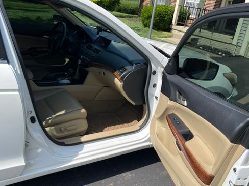 Used 2011 Honda Accord EX-L image 14
