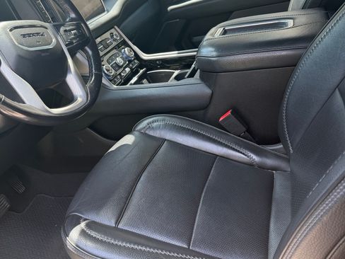 Used 2021 GMC Yukon Denali w/ Denali Premium Package AWD/4WD image 8