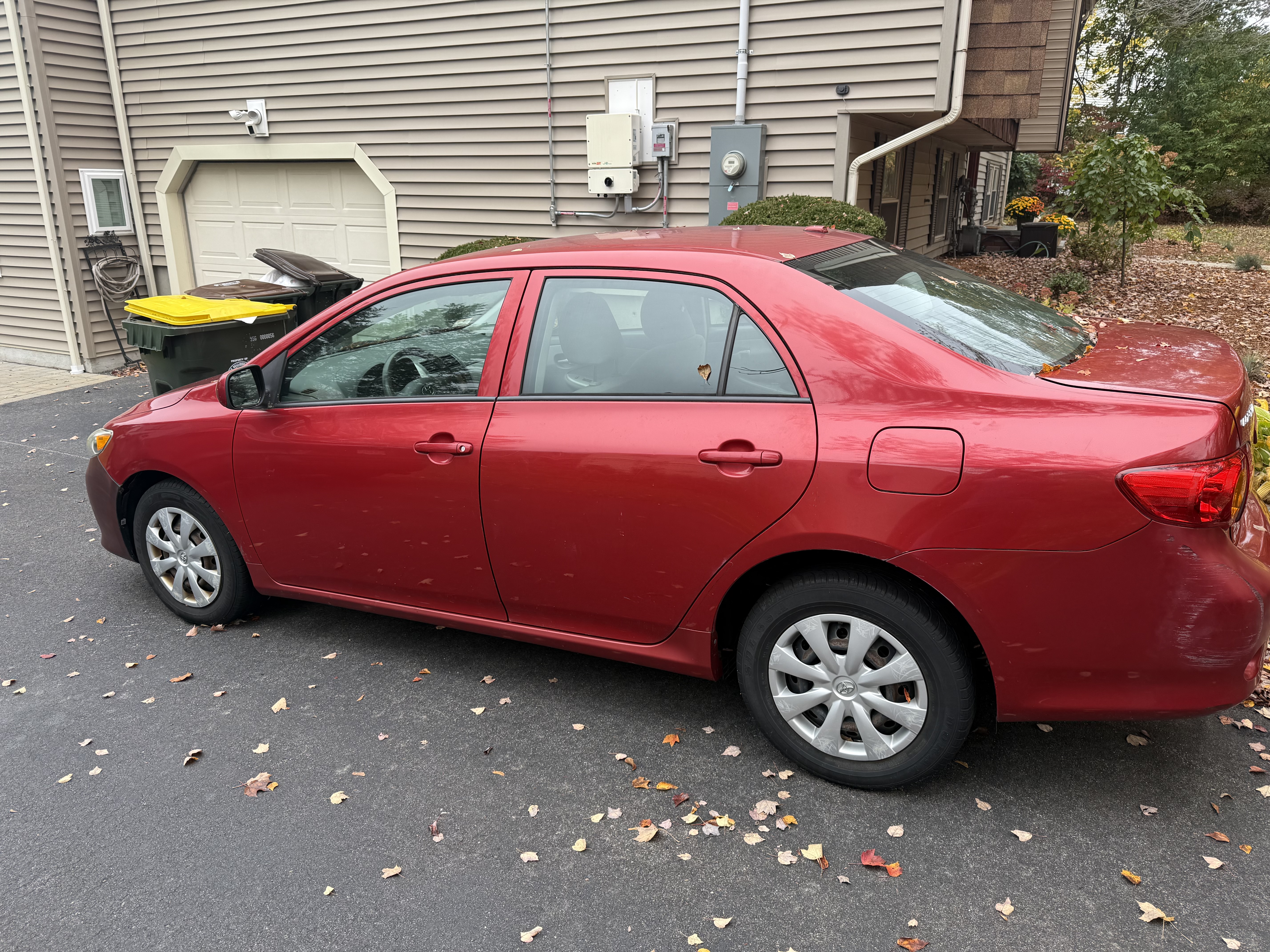 Used 2010 Toyota Corolla LE w/ All Weather Guard Pkg FWD image 2
