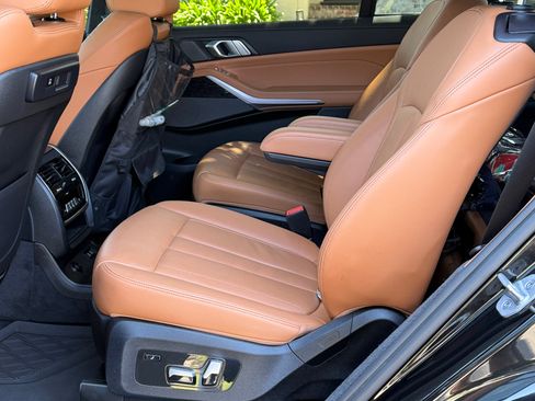 Used 2021 BMW X7 xDrive40i w/ M Sport Package AWD/4WD image 5