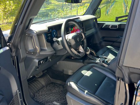 Used 2025 Ford Bronco Badlands image 15
