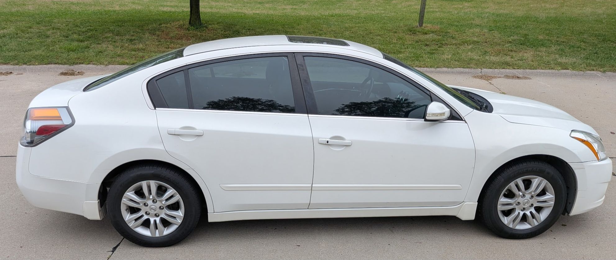 Used 2012 Nissan Altima 2.5 SL w/ 2.5SL Pkg FWD image 2