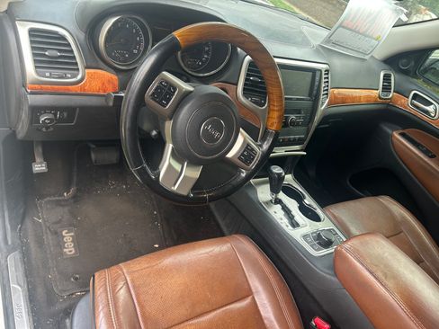 Used 2011 Jeep Grand Cherokee Overland AWD/4WD image 8