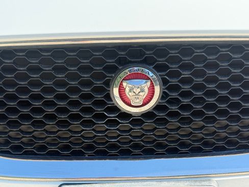 Used 2018 Jaguar XE Premium AWD/4WD image 13