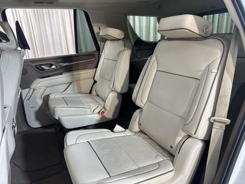 Used 2021 GMC Yukon Denali w/ Denali Premium Package image 6