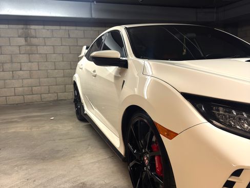 Used 2018 Honda Civic Type R image 6