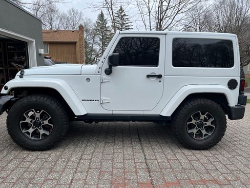 Used 2016 Jeep Wrangler Sahara AWD/4WD image 6